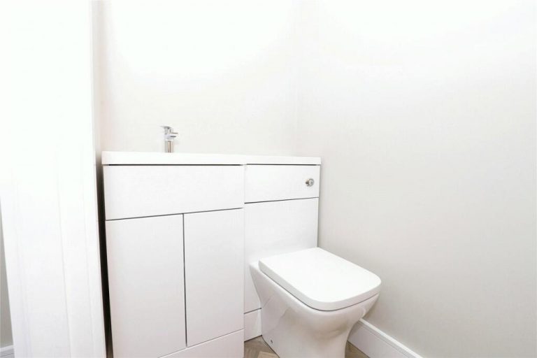 44a William Street Downstairs Toilet
